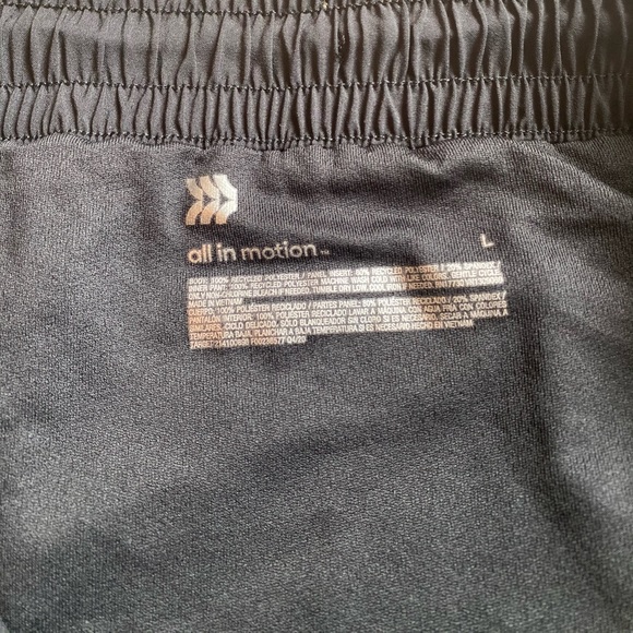 Target All in Motion running exercise black shorts w/ zip side pocket - Picture 3 of 5